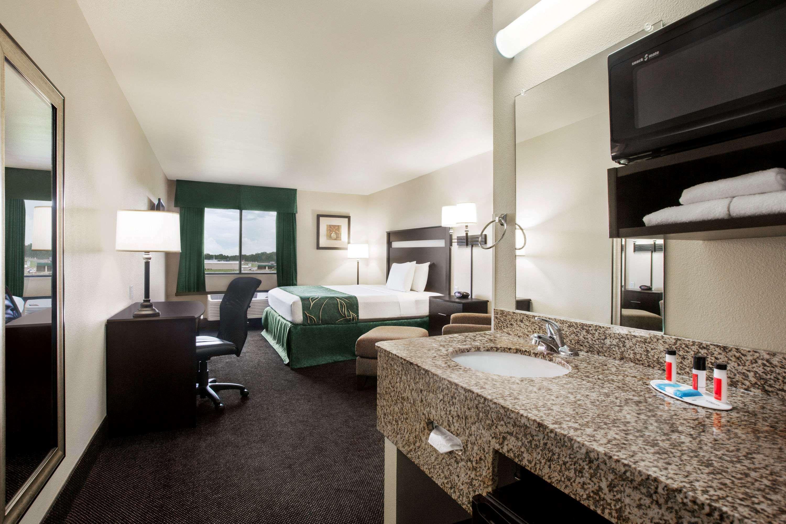 Travelodge By Wyndham Livonia מראה חיצוני תמונה