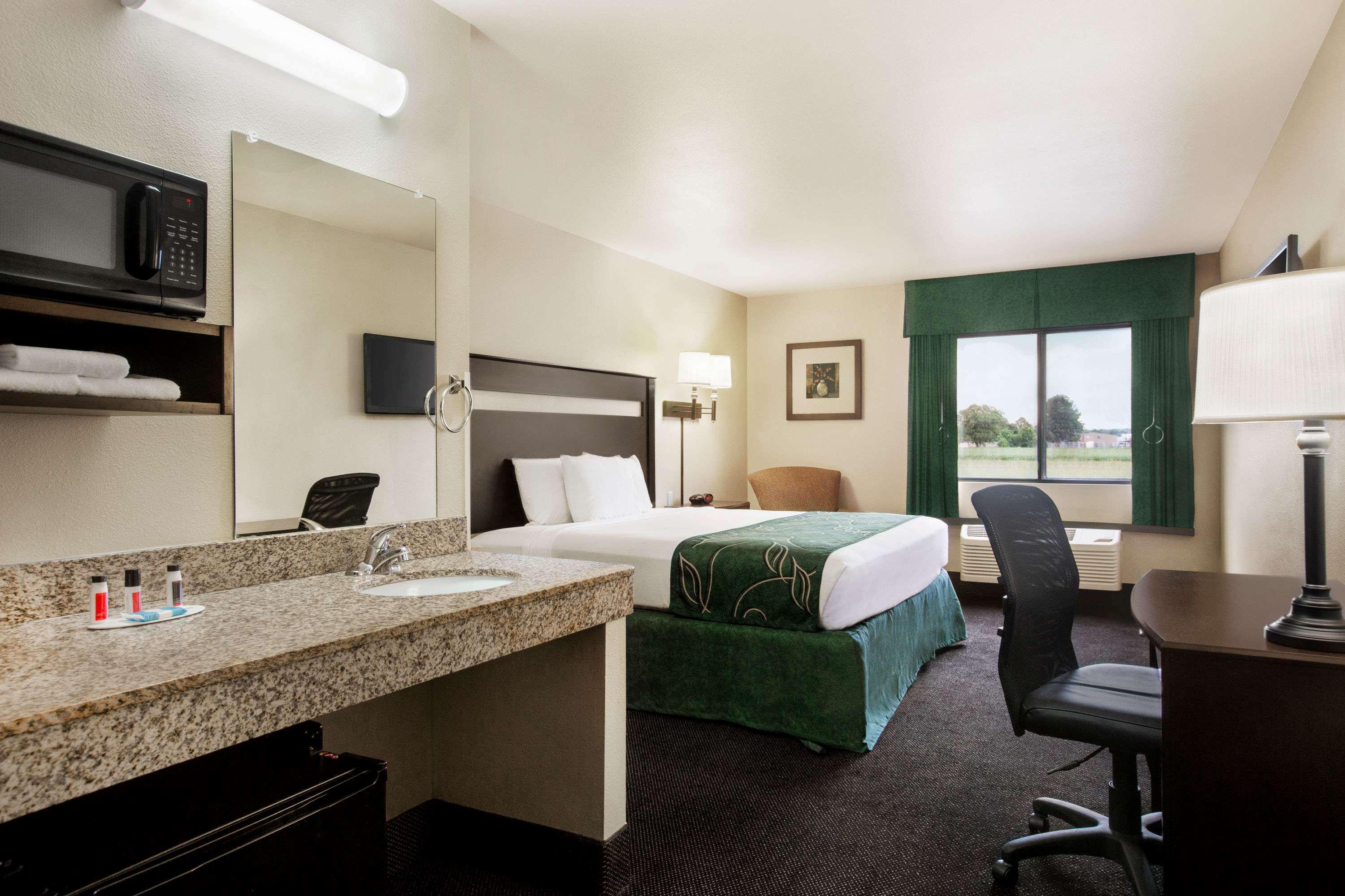 Travelodge By Wyndham Livonia מראה חיצוני תמונה