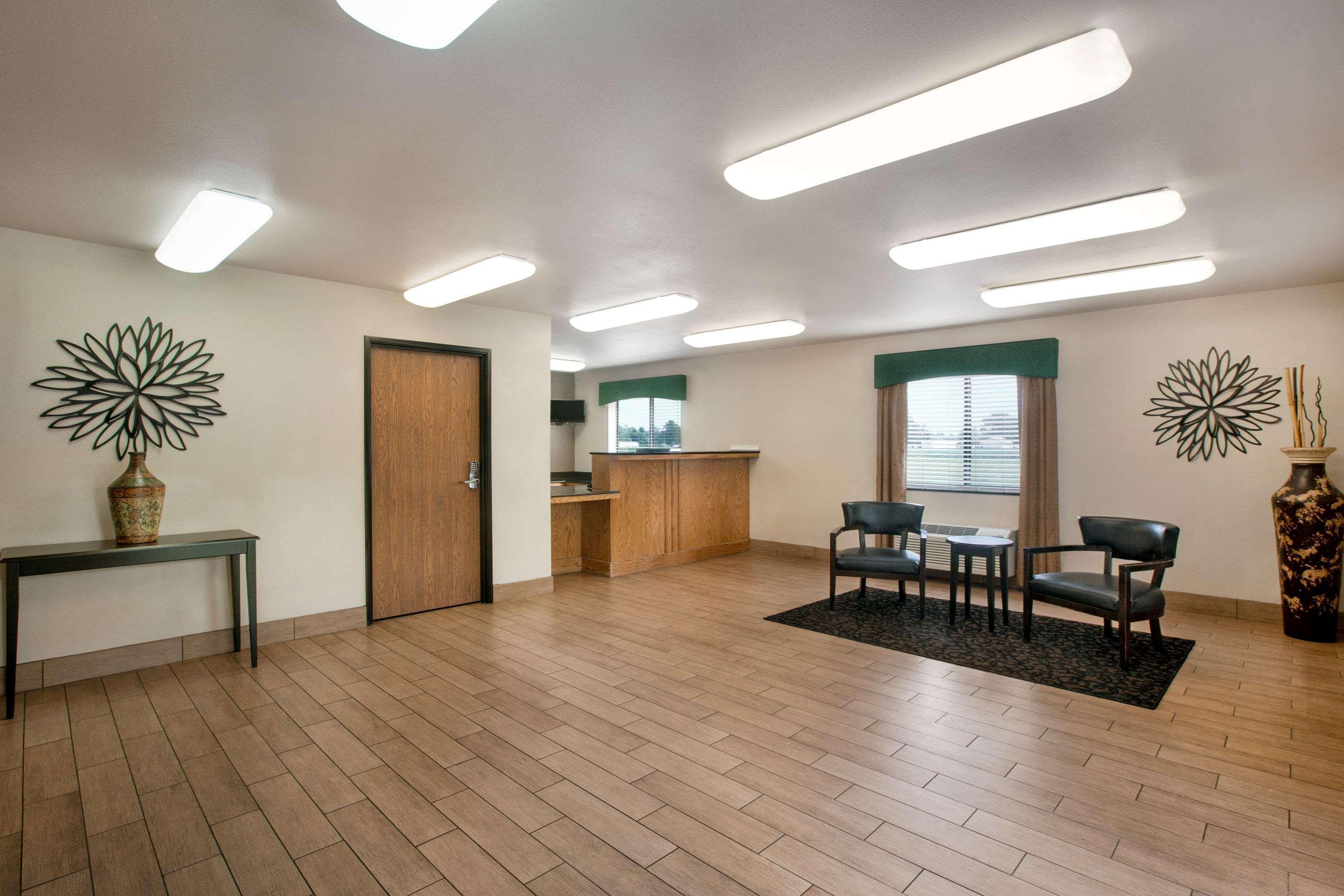 Travelodge By Wyndham Livonia מראה חיצוני תמונה