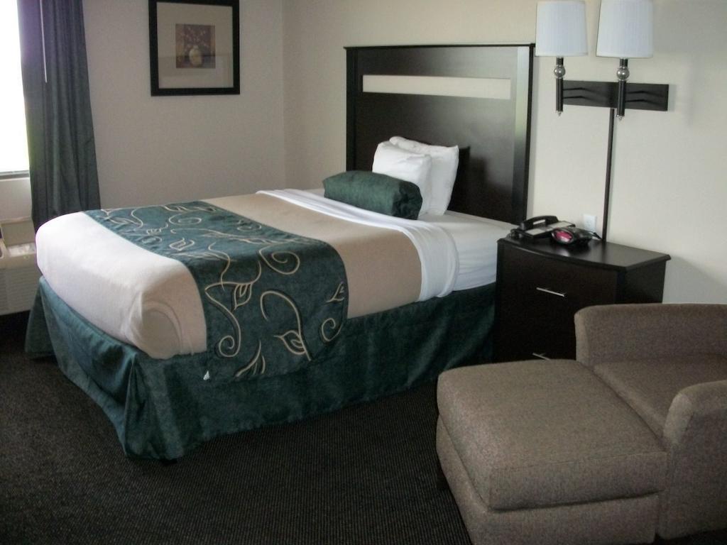 Travelodge By Wyndham Livonia מראה חיצוני תמונה