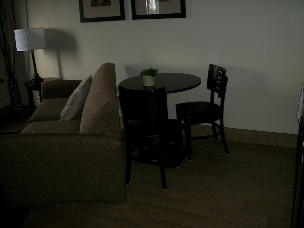 Travelodge By Wyndham Livonia מראה חיצוני תמונה