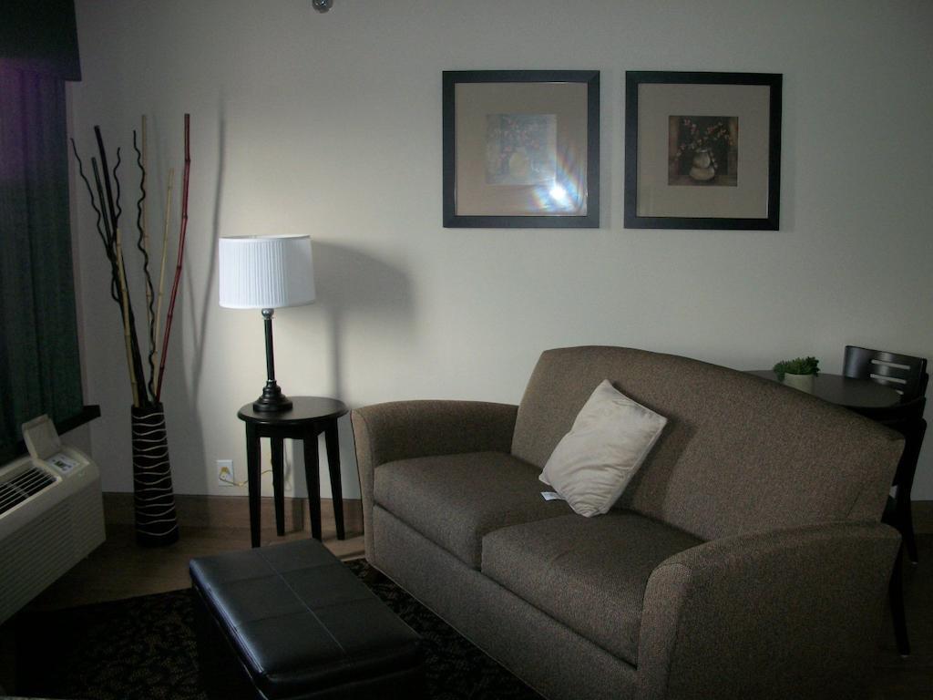 Travelodge By Wyndham Livonia מראה חיצוני תמונה