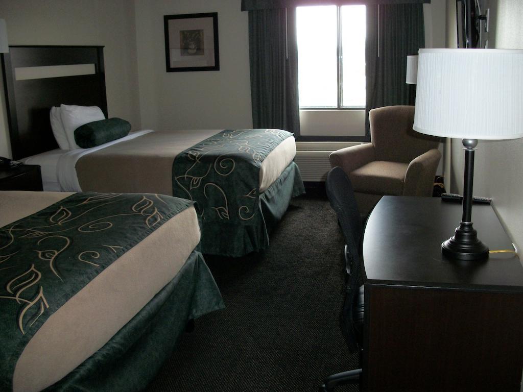 Travelodge By Wyndham Livonia מראה חיצוני תמונה