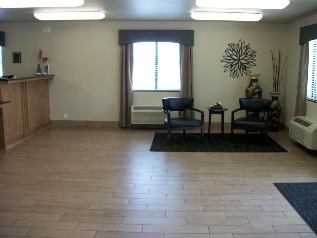 Travelodge By Wyndham Livonia מראה חיצוני תמונה
