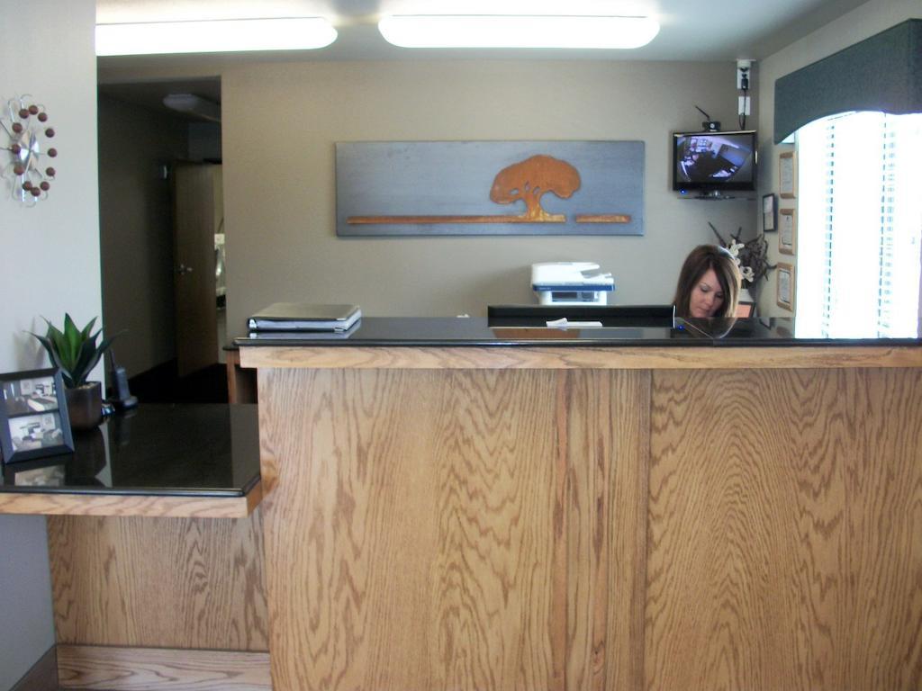 Travelodge By Wyndham Livonia מראה חיצוני תמונה