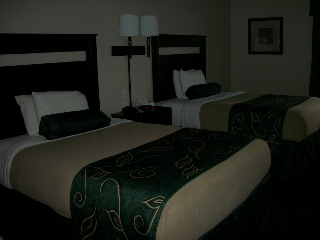 Travelodge By Wyndham Livonia מראה חיצוני תמונה