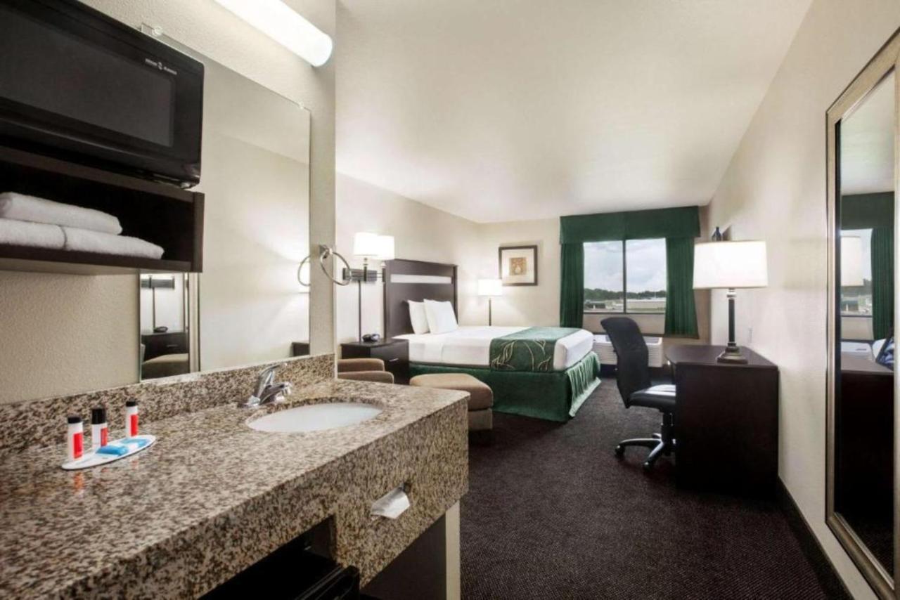 Travelodge By Wyndham Livonia מראה חיצוני תמונה