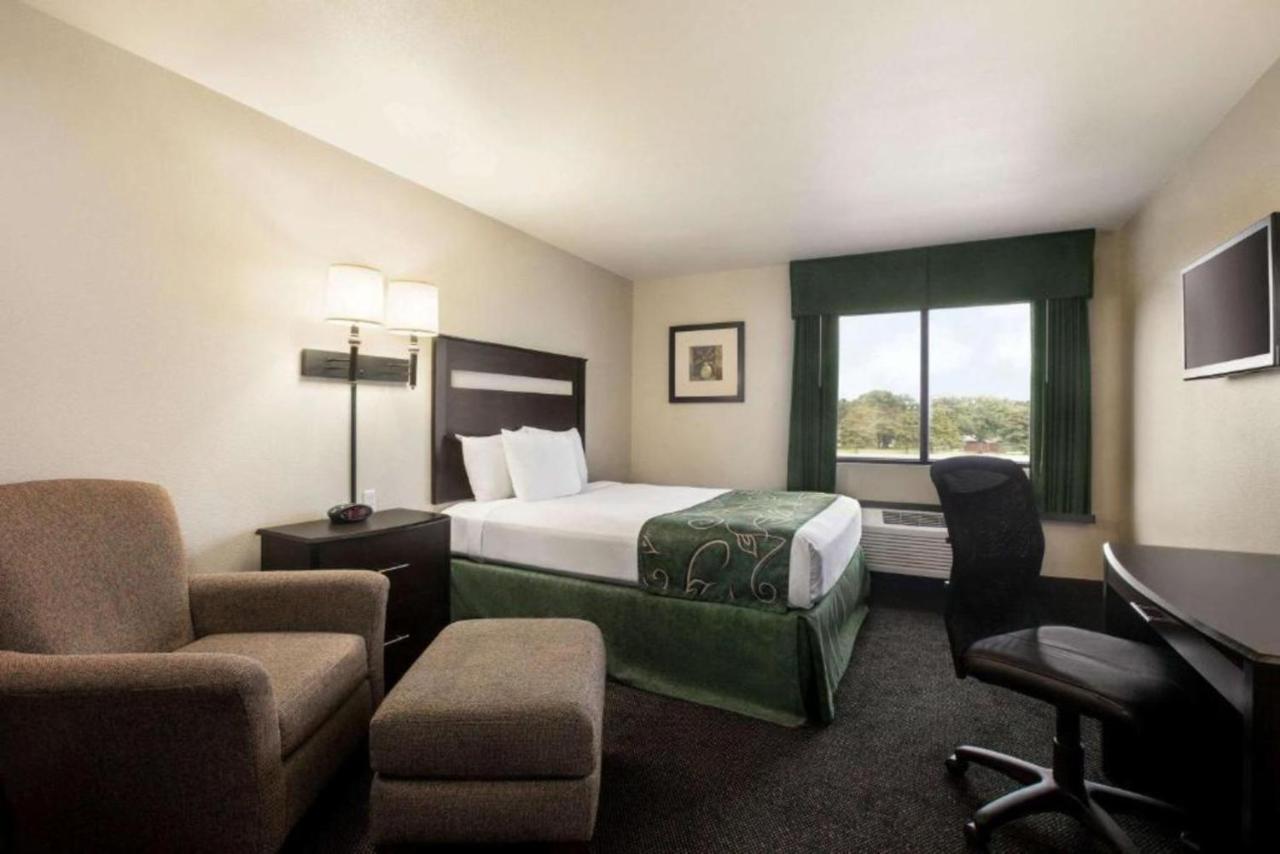 Travelodge By Wyndham Livonia מראה חיצוני תמונה